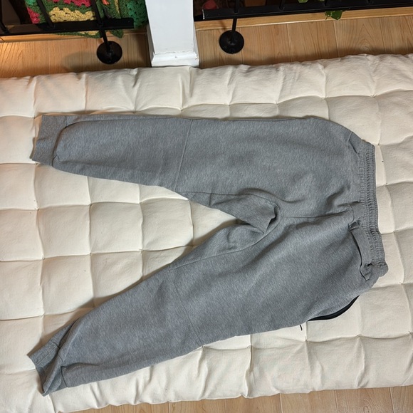 Nike Tech Gray Pants Size XL - Picture 4 of 4